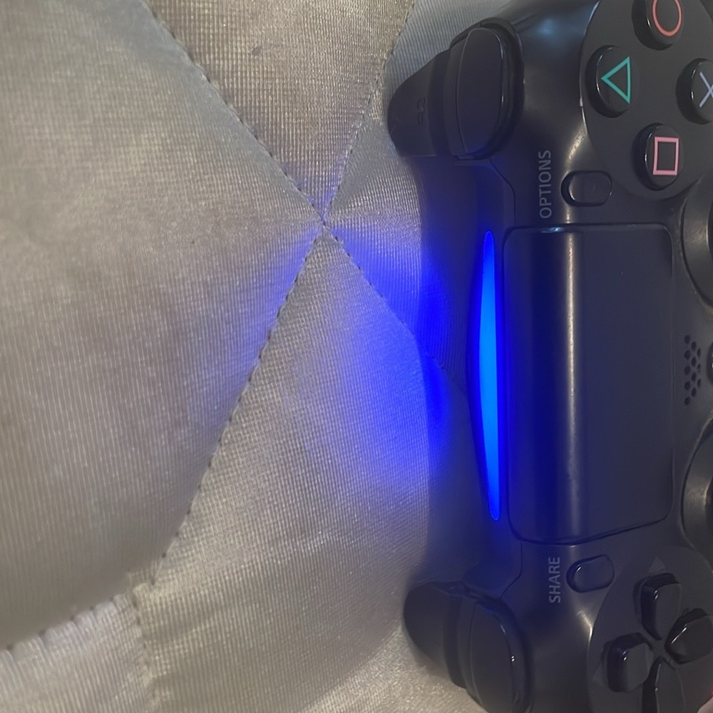 I’m selling a ps4 bundle